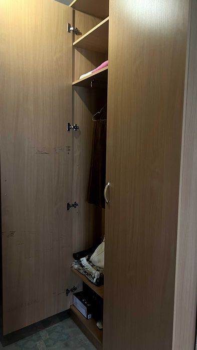 Шкаф в прихожую, СРОЧНО продам шкаф в отличном состоянии. ТОРГ