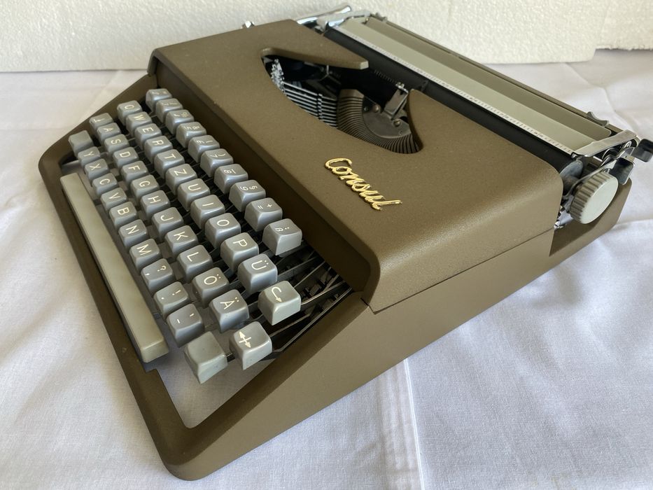 Masina de scris consul army