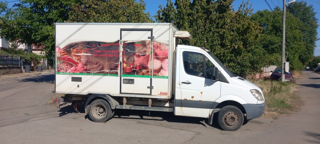 Хладилен фургон с агрегат и компресор