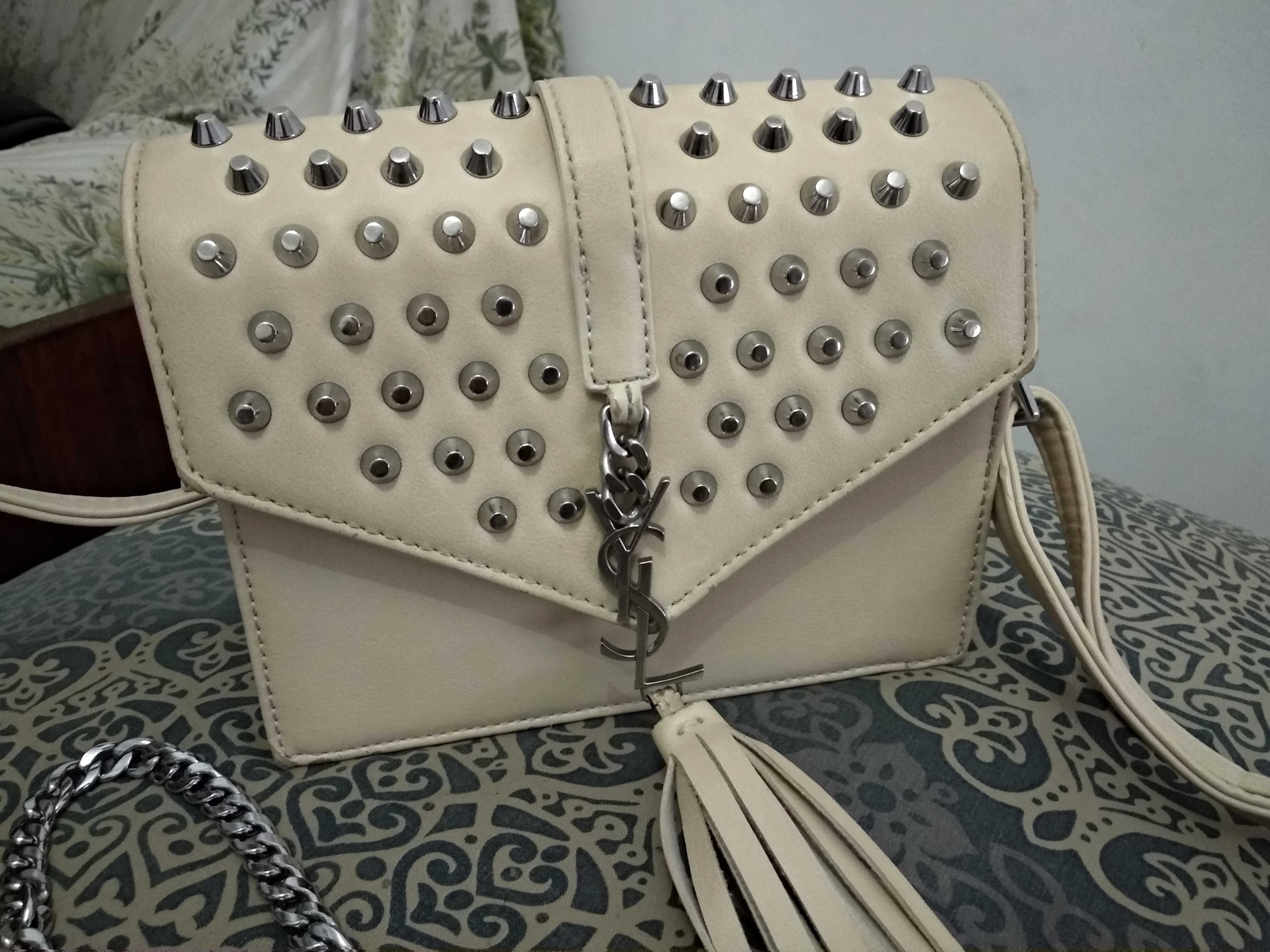 Женская сумка Saint Laurent.