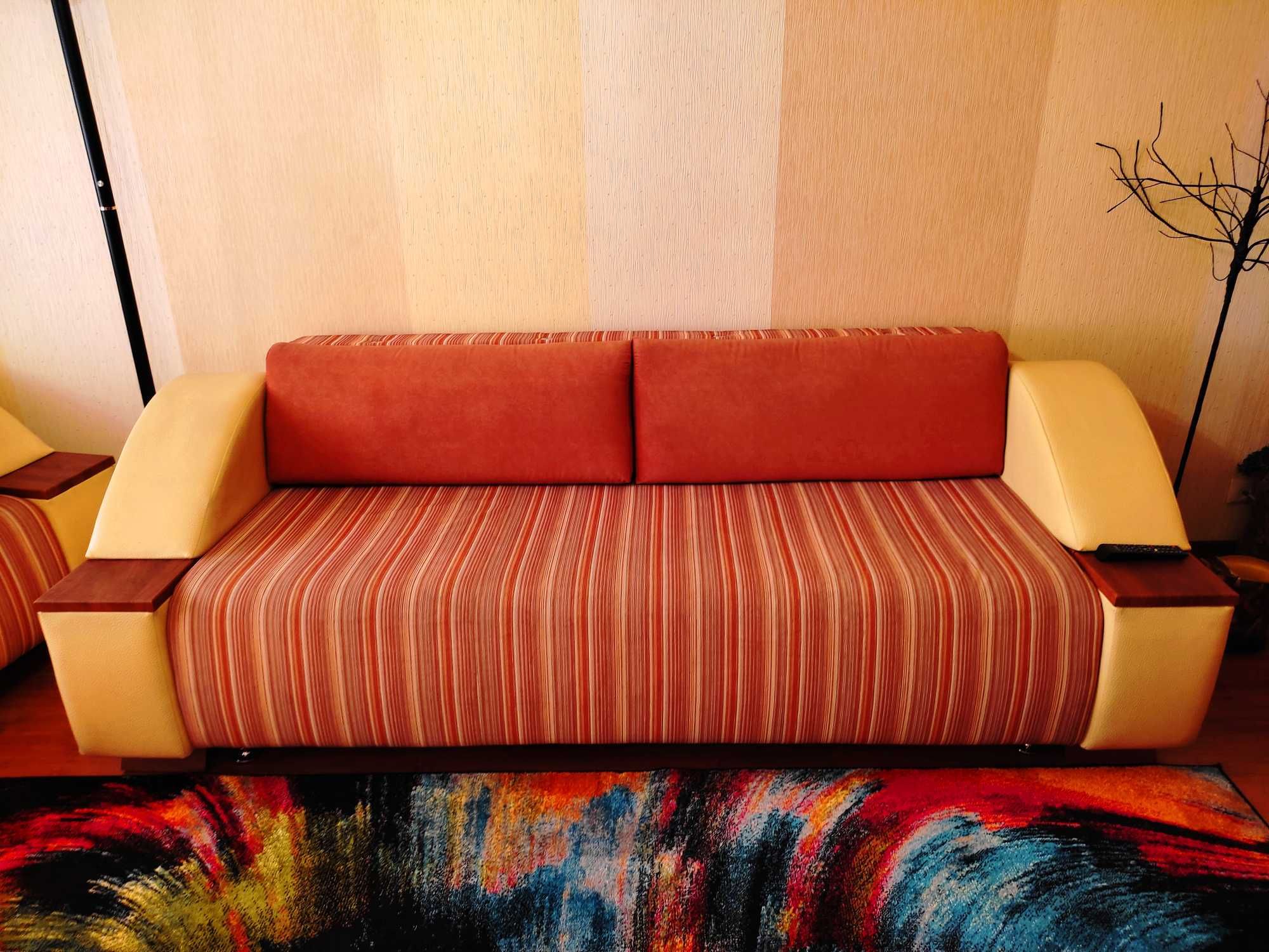 Комплект мягкой мебели - диван+2 кресла б/у в отличном состоянии