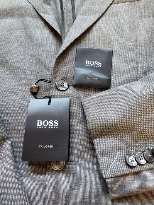 Костюм-двойка Hugo Boss (Германия) летний,оригинал,новый,р-р 46