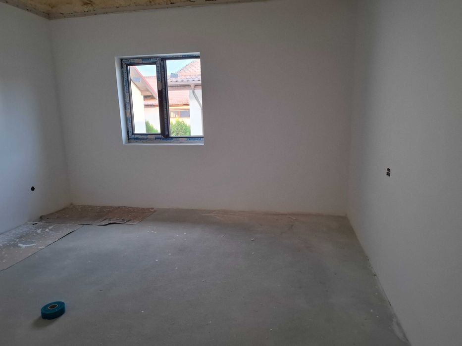 Pantelimon Ilfov,p+1,4camere,2 bai,300mp,acces asfalt,comision 0%