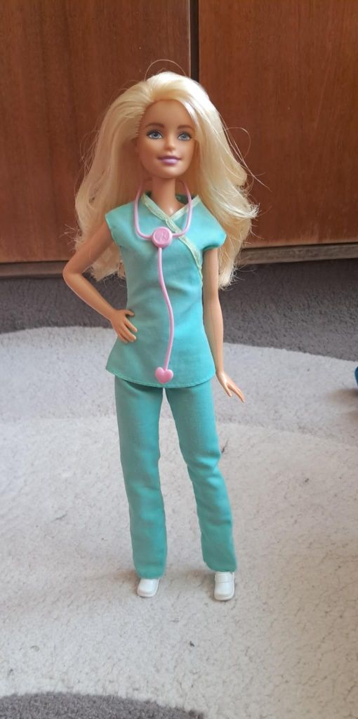 Кукла Barbie (Барби) докторка с 2 бебета