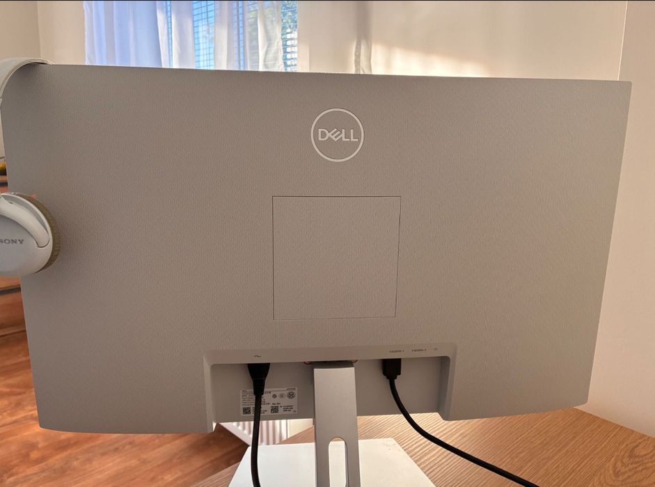 Продавам монитор Dell S2721HN