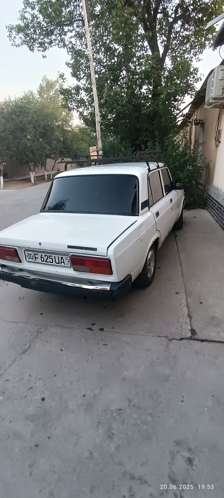 Jiguli vaz2107 sotiladi
