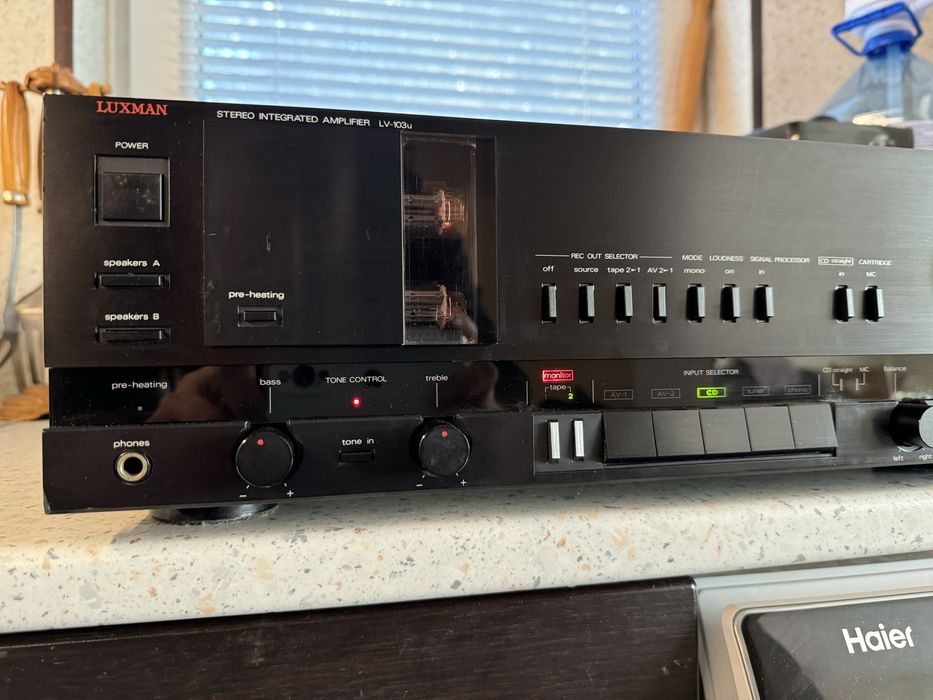 Luxman LV-103u Качествен стерео усилвател