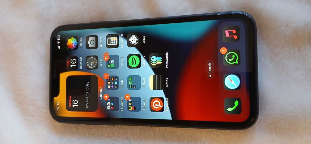 Vand Iphone 11 in stare perfecta de functionare.