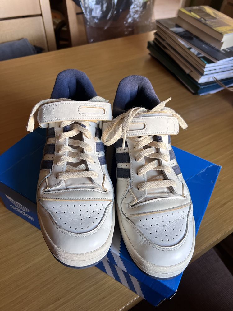 маратонки бели кожени Adidas Forum low ‘84 white-blue/бяло сини
