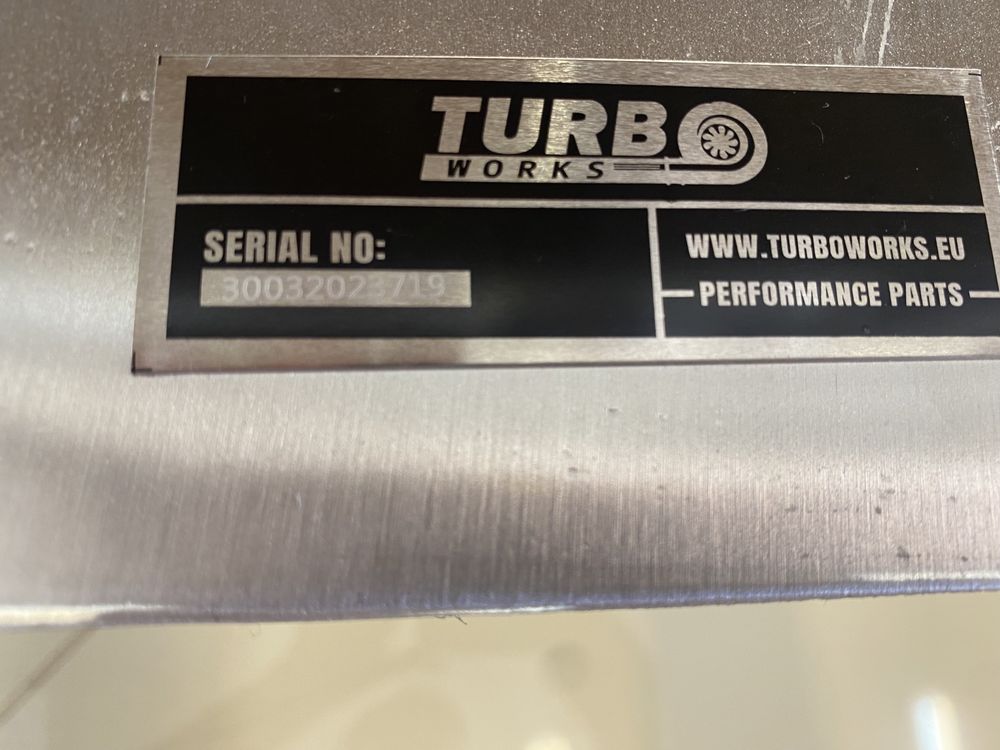 TurboWorks универсален интеркулер Intercooler 600х300х76 bar&plate