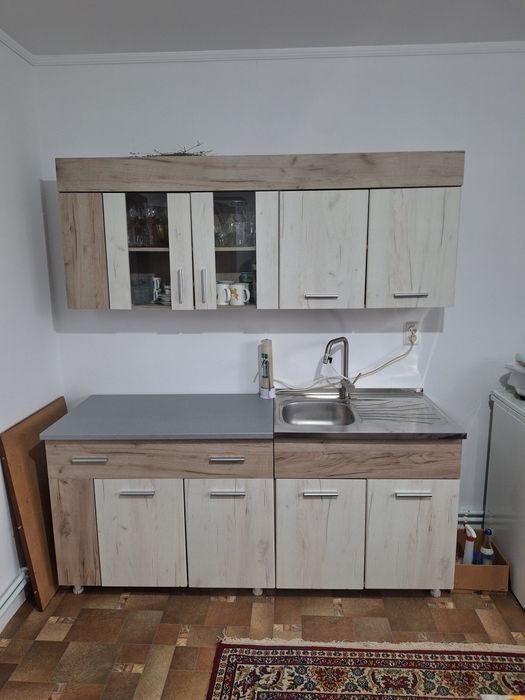 Mobilă bucătărie cu chiuvetă și baterie