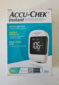 Vând aparat glicemie Accu-Check Instant absolut nou