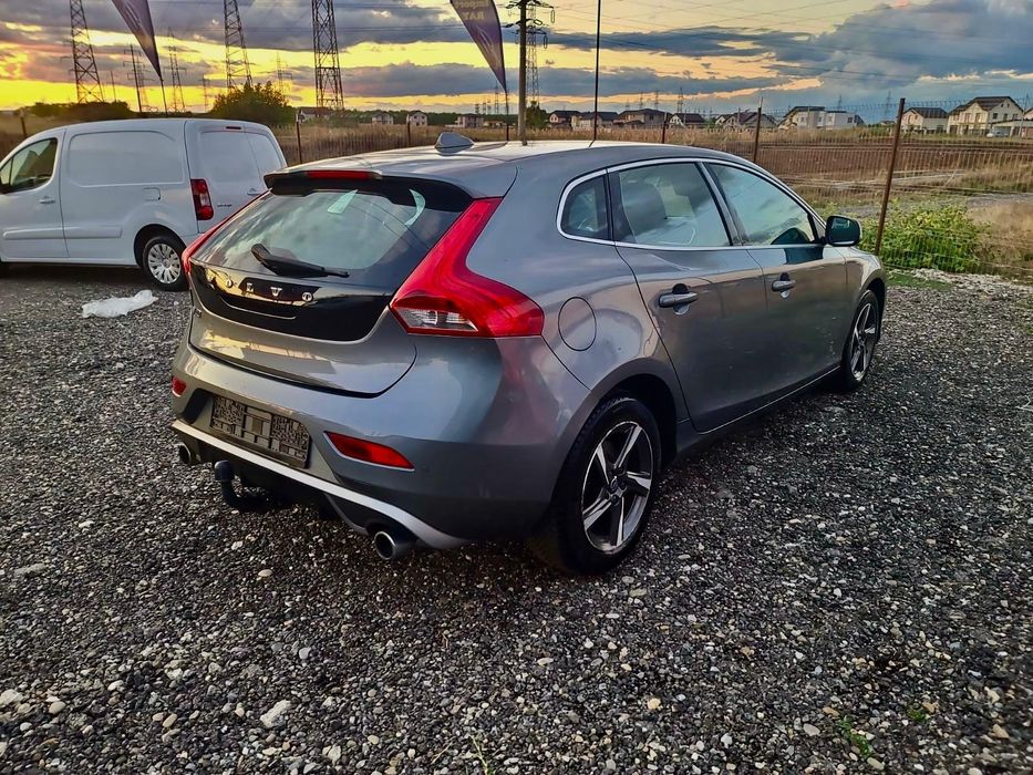 Volvo V40 R Design