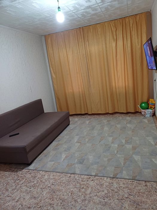 Сдам квартиру на длительный срок в центре города семейным.