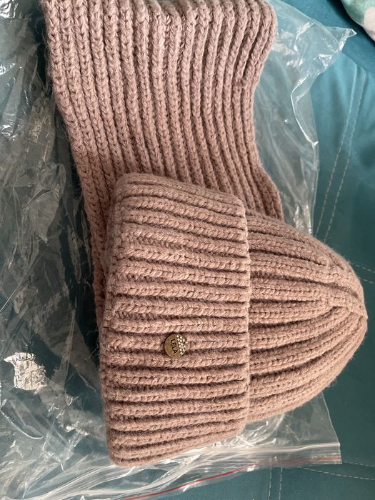 Продам набор шапка-шнуд