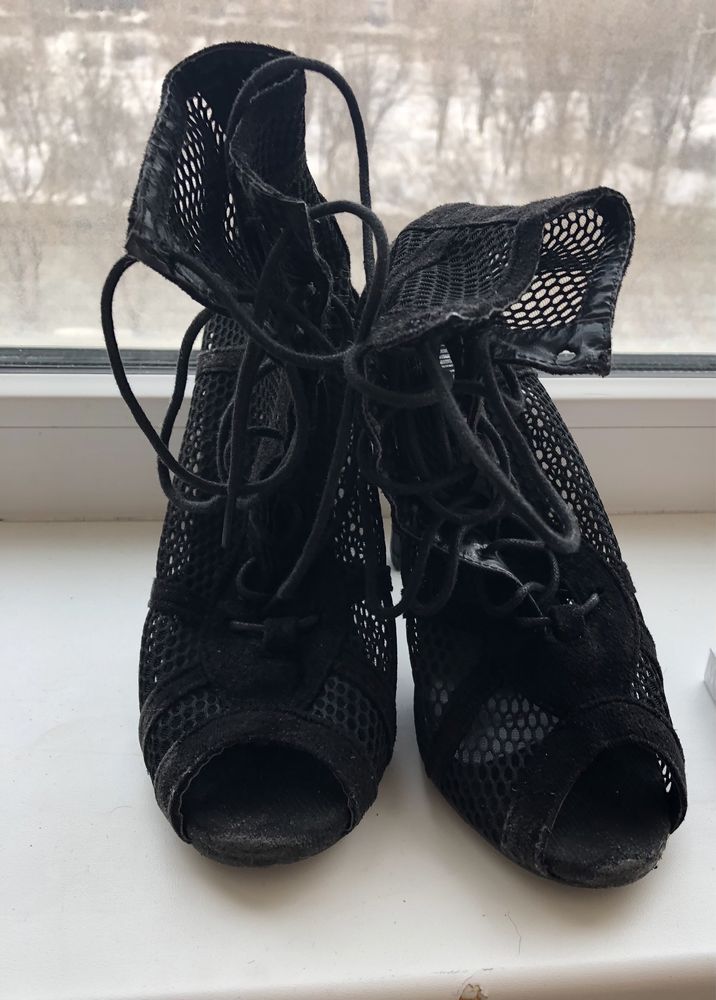 Продам  1 пару  (хилсы ) - туфли  для танцев , цвет черный