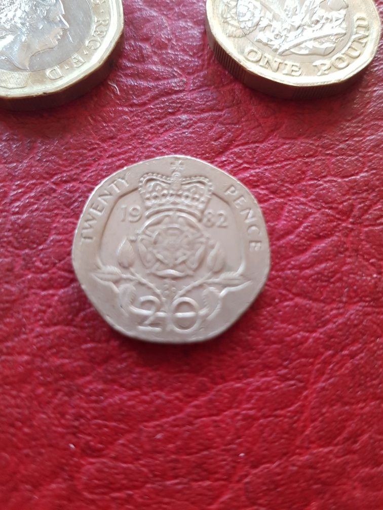 Monede rare pentru colecție one pound 2017 și 20 pence 1982
