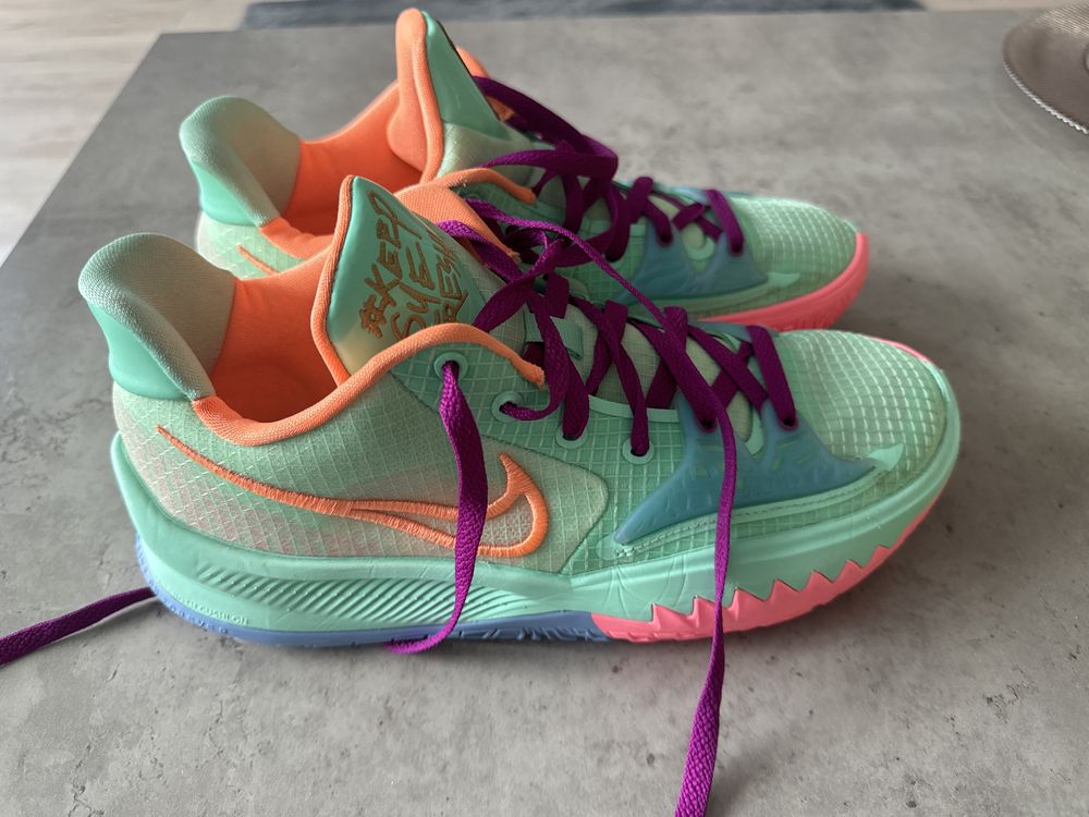 Ghete baschet Nike Kyrie 4 low