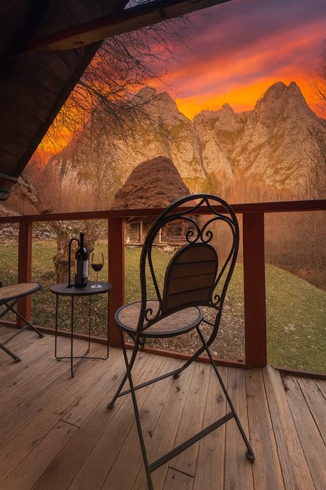 Inchiriez : Cabana de sub stanca