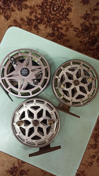 Продам катушки инерционные