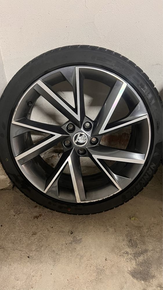 Jante OEM Skoda Superb 19 + Anvelope iarna aproape noi