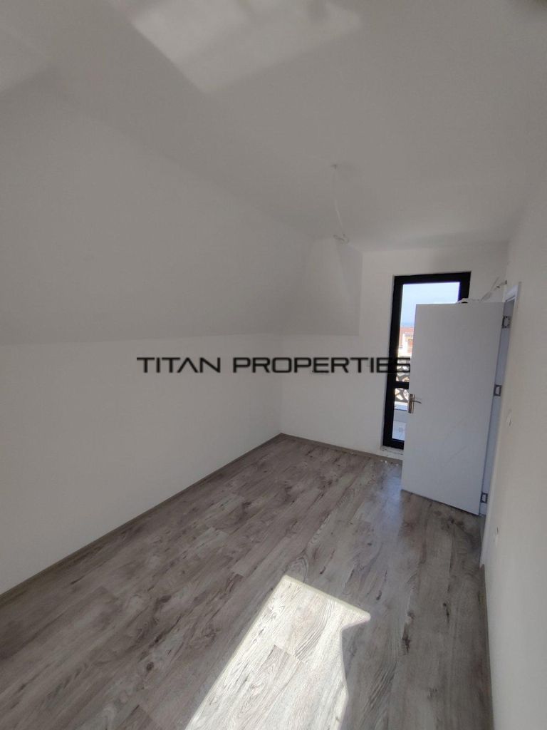 Продава се Тристаен апартамент в Бургас, Долно Езерово - 143 кв.м за 1504 €/кв.м - Снимка #3