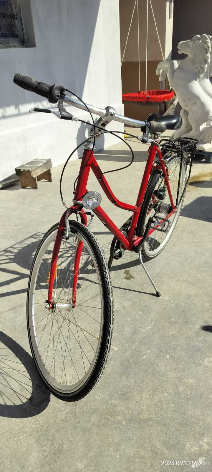 Bicicletă frâne pe disc, roți pe 28.