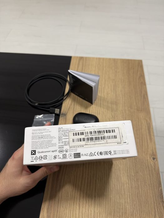 Безжични слушалки Bang&Olufsen E8 3rd Gen като нови