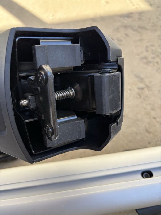 Porbagaj , bare transzversale AUDI Q 5  originale.   8R0071151G