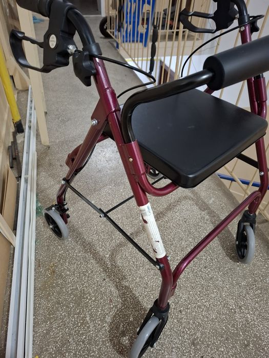 Vind cărucior cu rotile