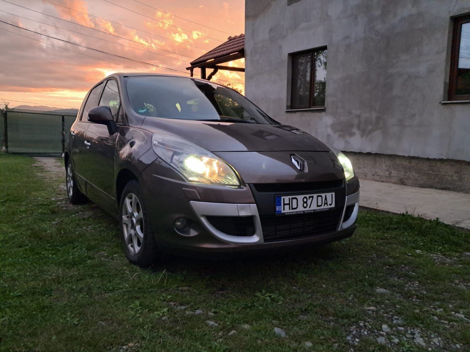 Vând Renault Scenic  1.9 dci