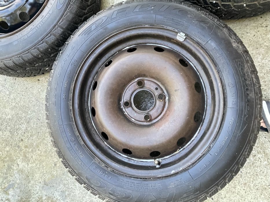 Vand cauciuri de iarna cu tot cu genti m+s