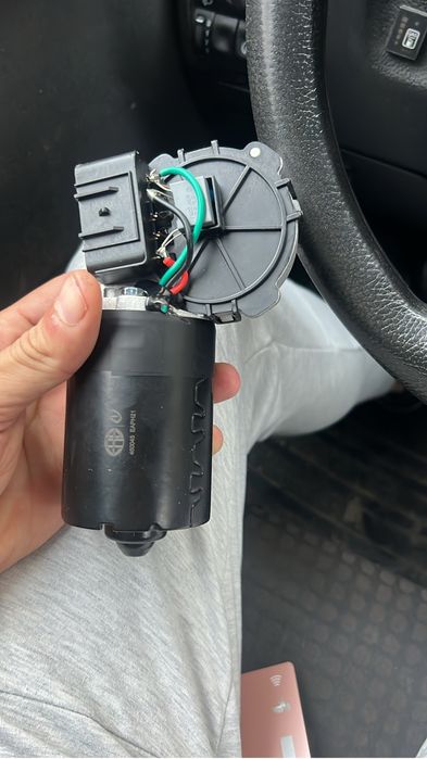 Vand motoras stergatoare nou