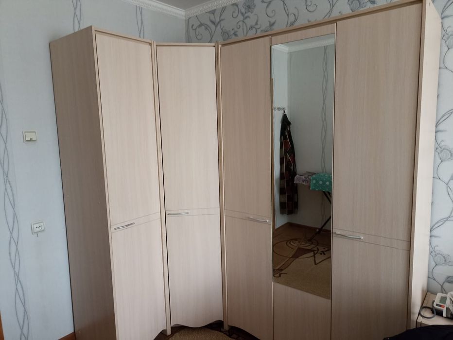 Шкаф  угловой  .