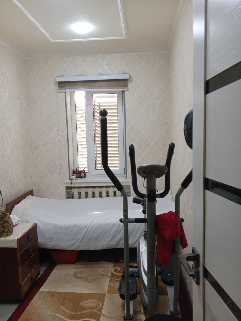 Ipateka bor Kvartira 1 etaj 4 hona 95km algaritm yol yuzi 1chi linya