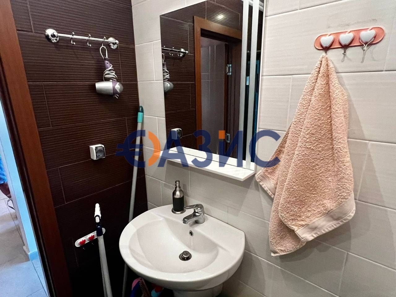 Продава се Двустаен апартамент в к.к. Слънчев бряг - 70 кв.м за 1015 €/кв.м - Снимка #1