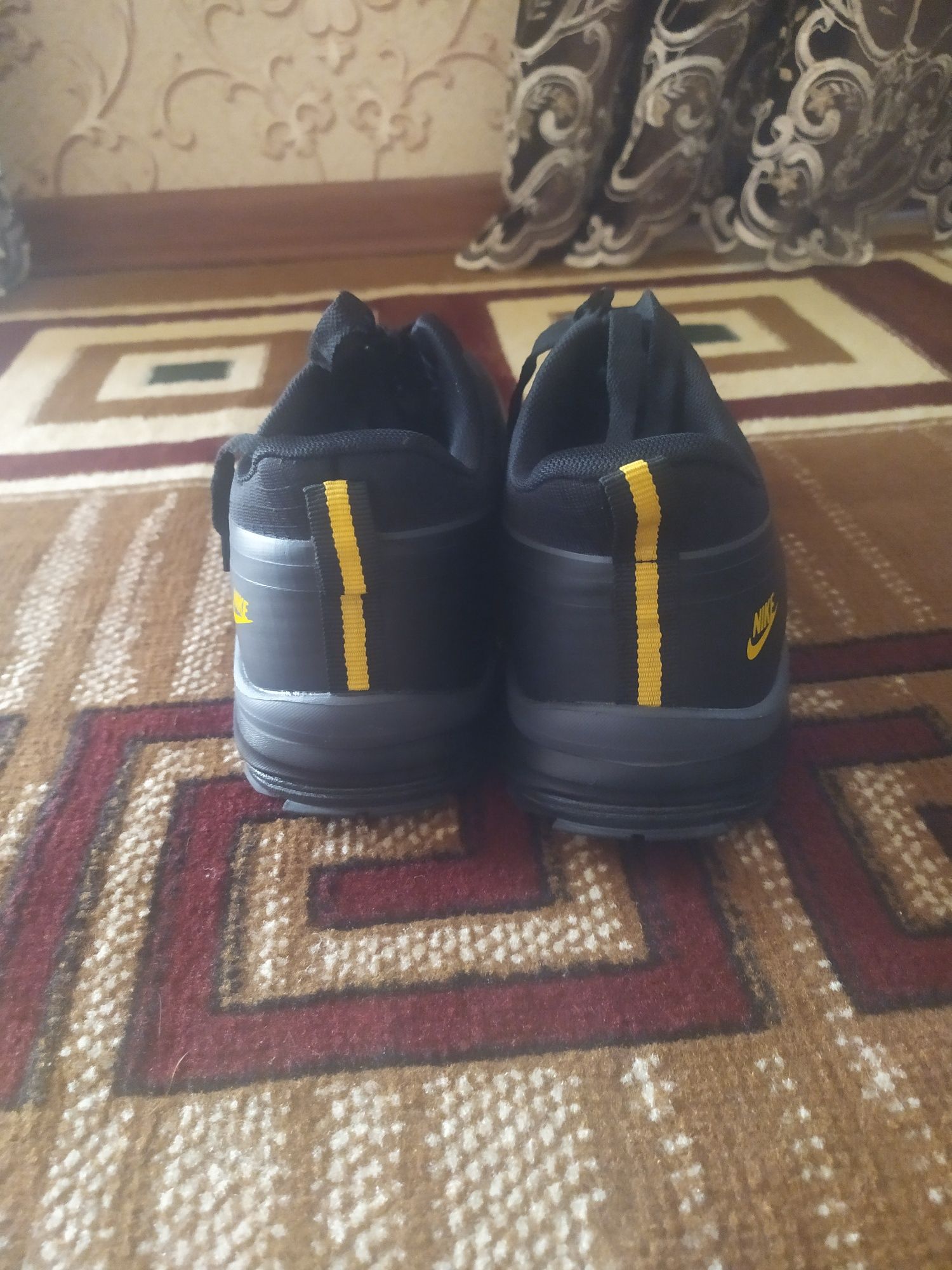 Кроссовки nike оригинал недавно купил не подошли