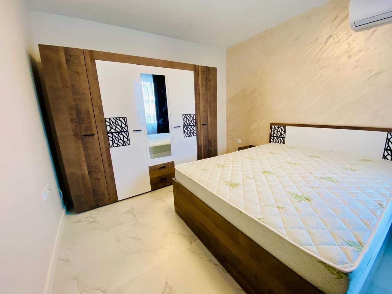 Дава се под наем Двустаен апартамент в Асеновград - 60 кв.м за 400 € - Снимка #2
