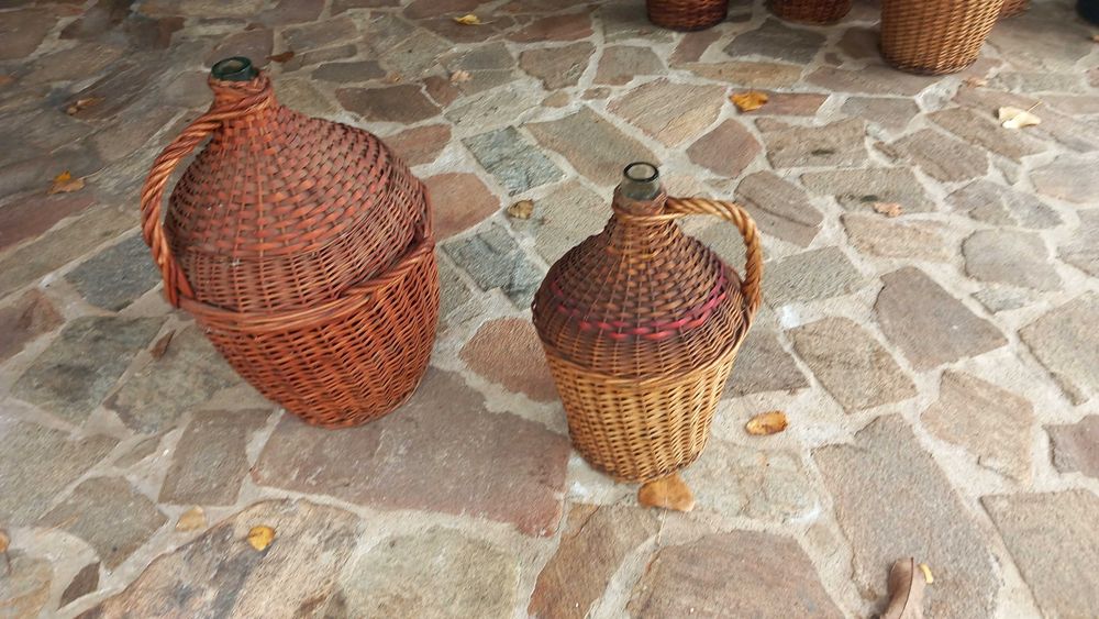 Стари дамаджани от дебело здраво стъкло