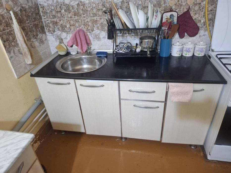 Kuxinniy mebel yangi