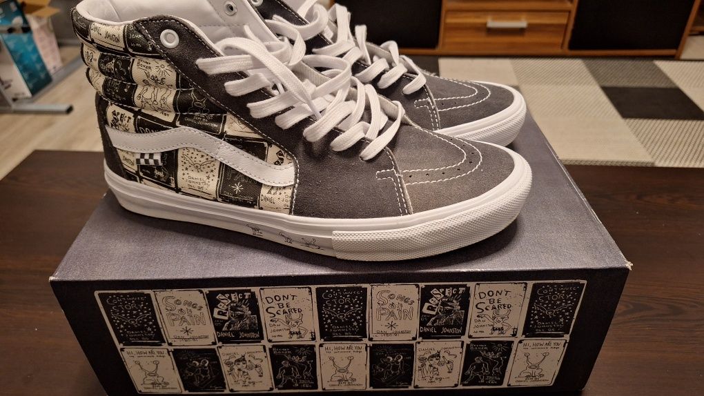 Продавам няколко модела VANS