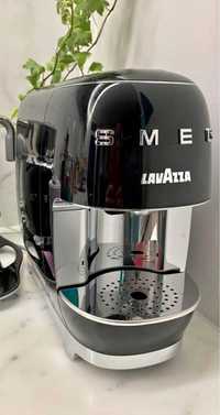 Кафе машина SMEG Lavazza