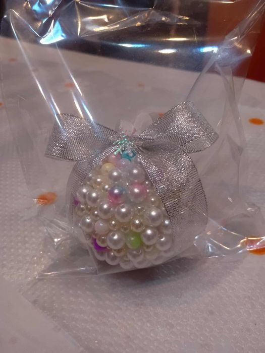 Globuri realizate  din perle
