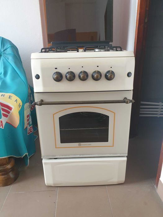 Aragaz 4 ochiuri-cuptor gaz-studio casa