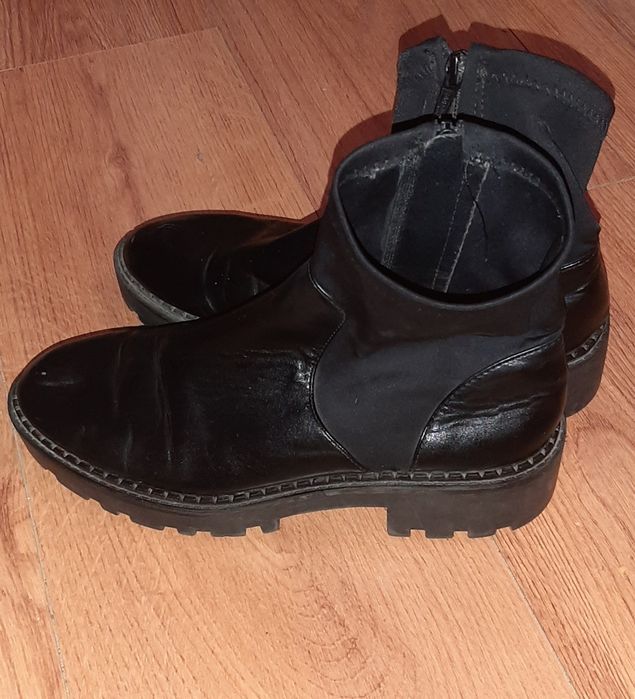 Ghete negre zara