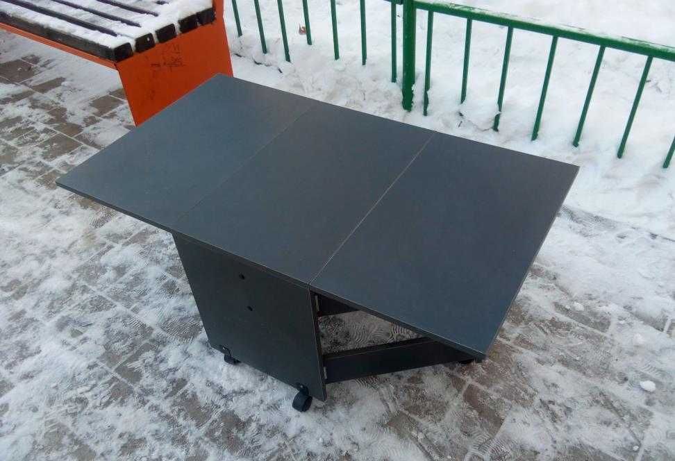 Столик журнальный новый.