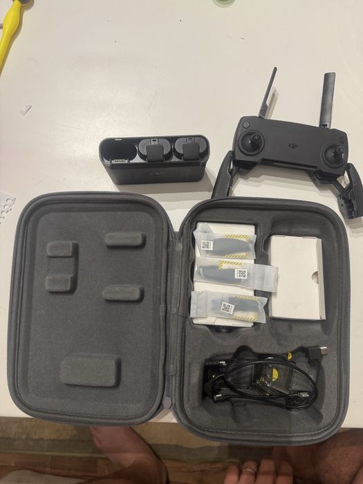 Vand  cutie transport+ baterii Drona dji mini se