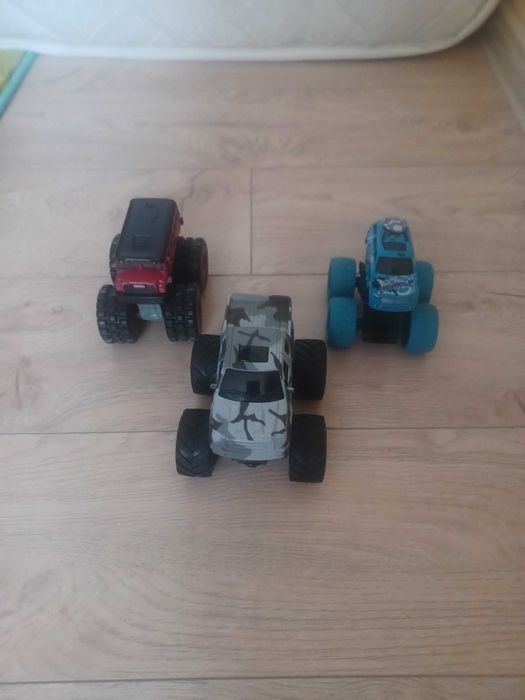 Set masinute cu telecomanda