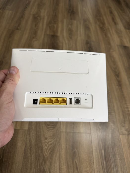 Router Wireless Huawei B525s, cu SIM/cartela
