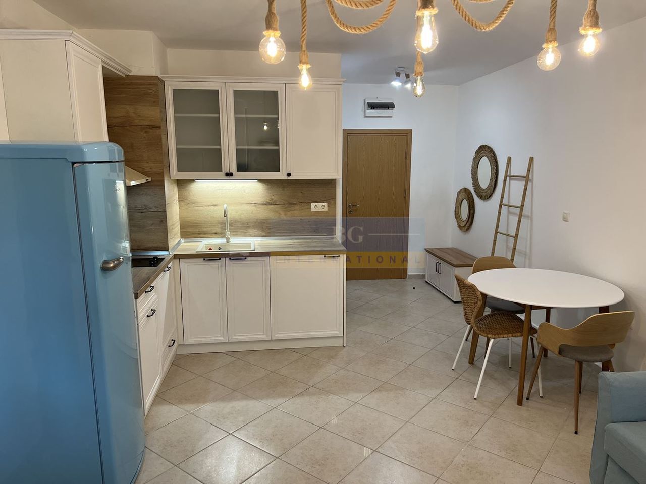 Дава се под наем Двустаен апартамент в Созопол - 83 кв.м за 1600 € - Снимка #7